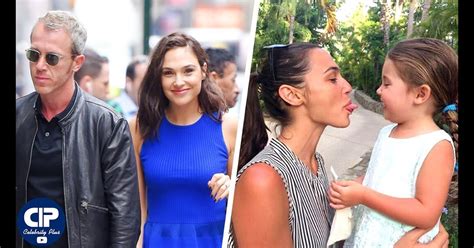 Gal Gadot Daughters Alma And Maya Versano Photos Of Gal Gadot S