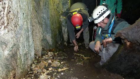 Exhumados En Una Sima Del Valle De Erro Los Restos De Dos Posibles