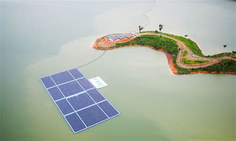 Inuguran en Tierralta la planta solar flotante más grande de Suramérica