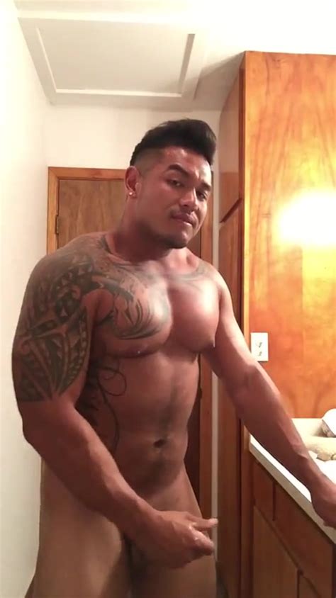 Maori New Zealand Muscle Show Off And Cum