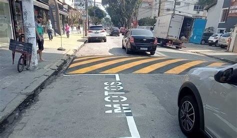 Lombada Instalada Na Rua Visconde De Cairu Em Santos Di Rio Do Litoral