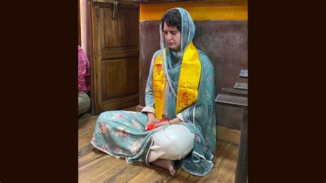 India News Priyanka Offers Prayers At Jakhoo Hanuman Temple In Shimla