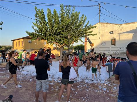 La fiesta de la espuma y juegos populares de la Huerta de Arriba reúnen