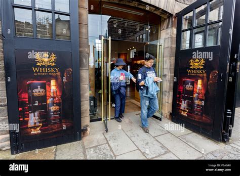 The Whisky Shop Scotland Hi Res Stock Photography And Images Alamy