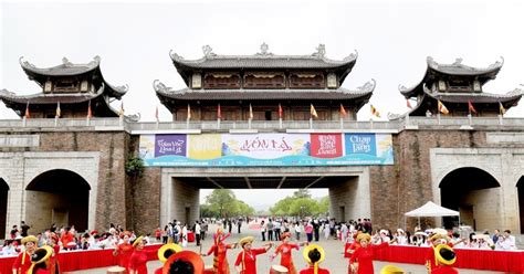 nhieu su kien hap   ninh binh de du khach trai nghiem dip