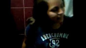 en el baño con mi amiga XVIDEOS