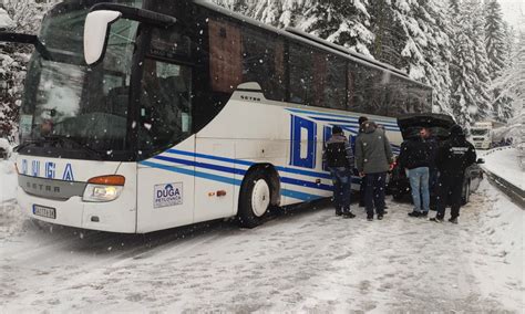 Sudar Autobusa I Automobila Obustavljen Saobra Aj Na Magistralnom Putu