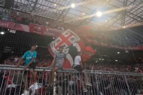 Video S Fc Twente Fans Maken Sfeer In Uitvak Twentefans Nl