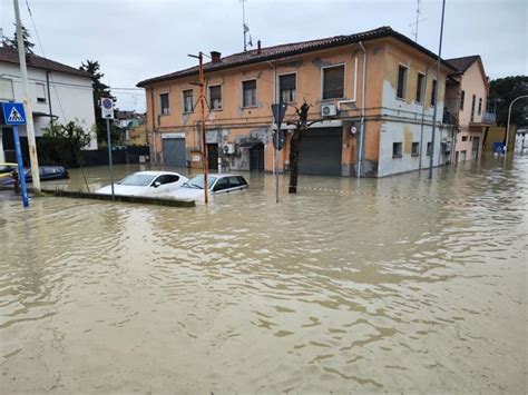 Italy Dead Hundreds Displaced After Unprecedented Floods In