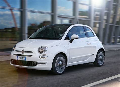 ΟΔΗΓΟΥΜΕ Fiat 500 Facelift 2015 Το θρυλικό 500άκι ανανεώθηκε μετά από 8 χρόνια κρατώντας το