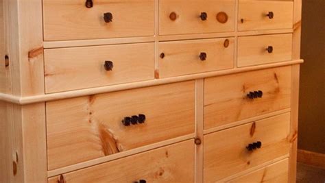 Knotty Pine Dresser | pinandscroll.com