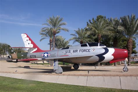 Republic F-84F Thunderstreak specifications, performance, and photos