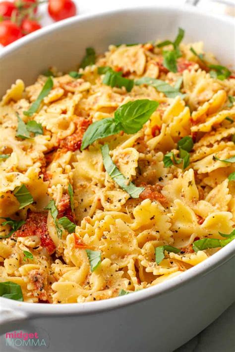 Baked Feta Pasta (With Cherry Tomatoes)