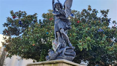 La statue Saint Michel aux Sables d Olonne doit être enlevée confirme