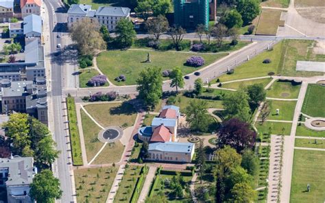 Neustrelitz von oben Schloßgarten in Neustrelitz im Bundesland