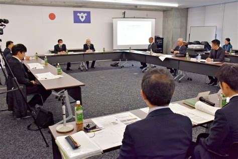 【写真・画像】地下通路延伸、新たな跨線橋 鳥栖駅東口設置へ5案 検討会 工事最長10年「長い」の意見も 行政・社会 佐賀新聞ニュース