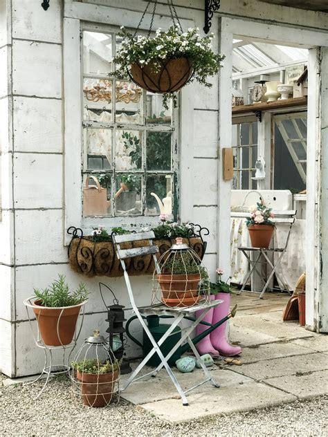 Create a Cloche from a Vintage Wire Garden Fence – The Hydrangea Farmhouse