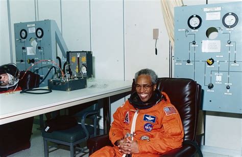 Guion Bluford Became First African American Astronaut More Than 30 ...