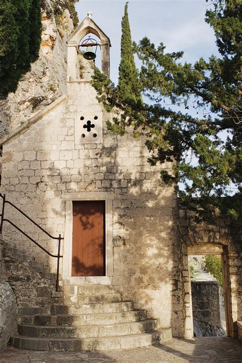 The Complete Split Travel Guide — The Earthy Wanderer - Vegan & Budget