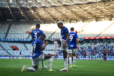 grande atuação de Matheus Pereira Cruzeiro faz 3 a 0 no Mineirão