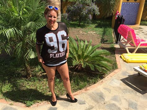 Curvy Claire On Twitter Underneath My Shirt I M Naked But Feck In Hell It S Hot Here