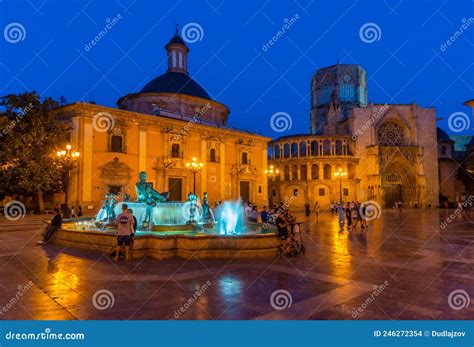 VALENCIA, SPAIN, JUNE 17, 2019: Night View of Plaza De La Virgen ...