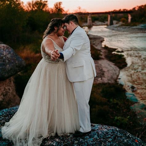 Best Lesbian Wedding Outfits Ideas