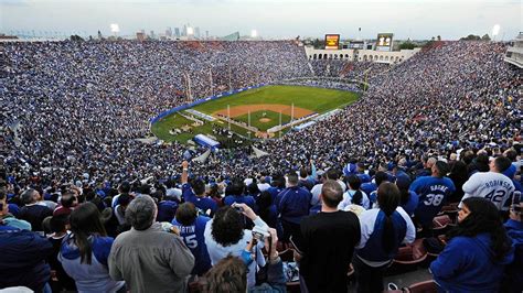 Largest baseball crowd ever (115k +) at the LA Memorial Coliseum for a ...