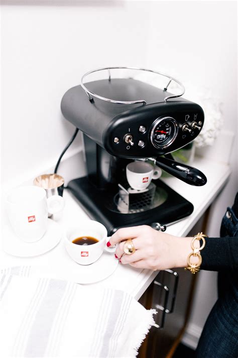 A Great Gift To Give This Holiday Season | The illy X1 Anniversary ...