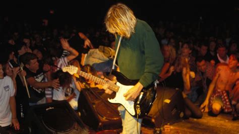 Subastan La Guitarra Rota De Kurt Cobain Por 600 000 Noticias De