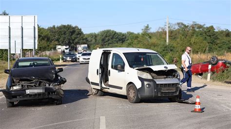 BAON Három autó karambolozott az 55 ös főúton galériával frissítve