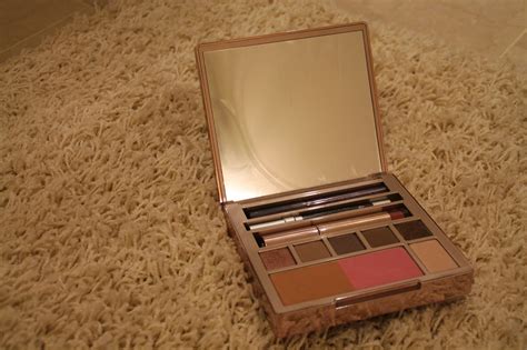 PrettyGirlsWeAre Naked On The Run De Urban Decay