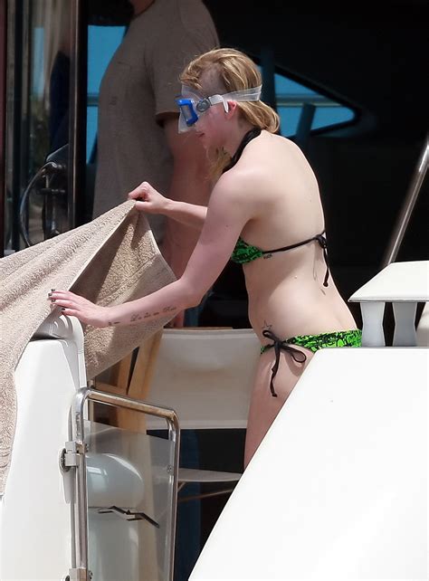 Avril Lavigne Showing Off Her Curvy Body Wearing Skimpy Green Bikini
