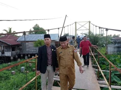 Plt Wali Kota Waris Tholib Komitmen Akan Perbaiki Jembatan Yang Menjadi