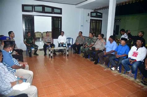 Kapolda Maluku Danrem Binaiya Temui Warga Berkonflik Di Pulau Haruku