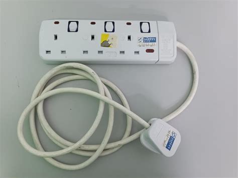 jenis plug barang elektrik  sesuai digunakan