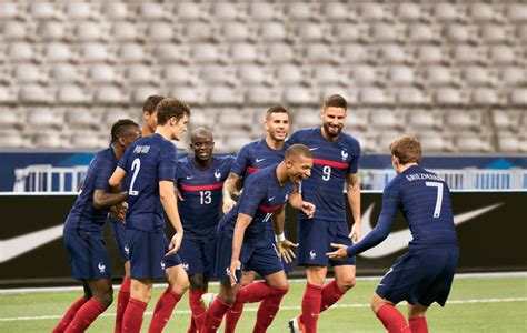 Équipe de France le nouveau maillot des Bleus dévoilé Sortiraparis