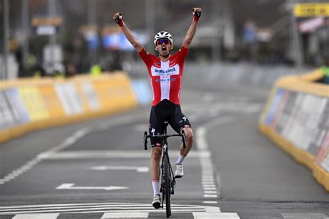 T Des Flandres Kasper Asgreen Remporte Le Tour Des Flandres Devant