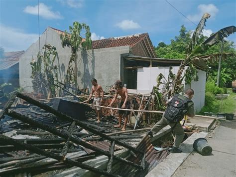 Konslet Bakar Rumah Warga Bercahaya News