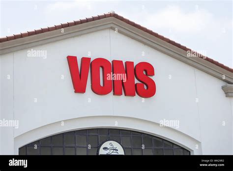 Vons grocery store hi-res stock photography and images - Alamy