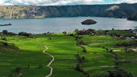 Wisata Alam Unik Di Kabupaten Humbang Hasundutan Ada Pulau Tak