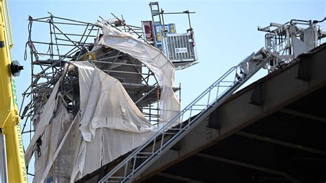 Unfall an Leverkusener Brücke Ein Toter und sechs Verletzte Aachener