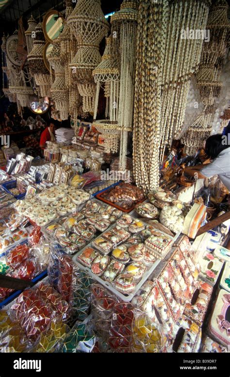 shell craft stall quiapo manila philippines Stock Photo: 19262747 - Alamy