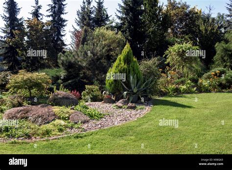 Beautiful summer garden design Stock Photo - Alamy