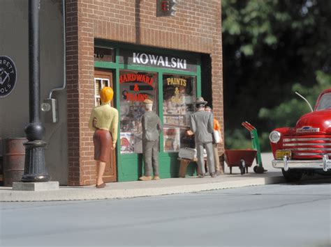 Kowalski Hardware Store | River Leaf Models