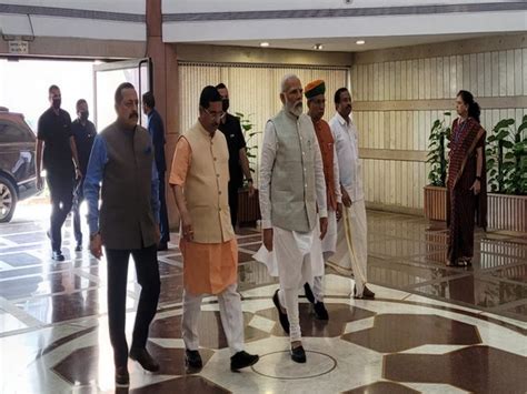 In Bjp Parliamentary Party Meet Pm Modi Asks Leaders To Be Ready For A