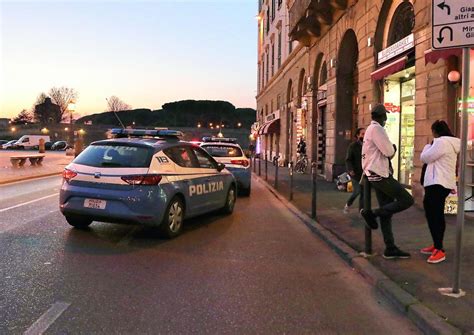 Livorno Tenta La Fuga Su Uno Scooter Rubato Denunciato Un Enne Il