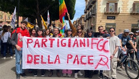 Aprile Mille Persone In Corteo A Palermo