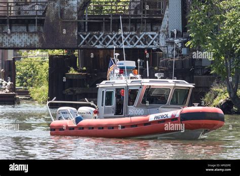 Coast Guard Patrol Boat In The Chicago River Stock Photo Alamy