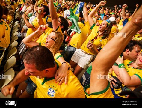 Deleitar El Fútbol Fotografías E Imágenes De Alta Resolución Alamy